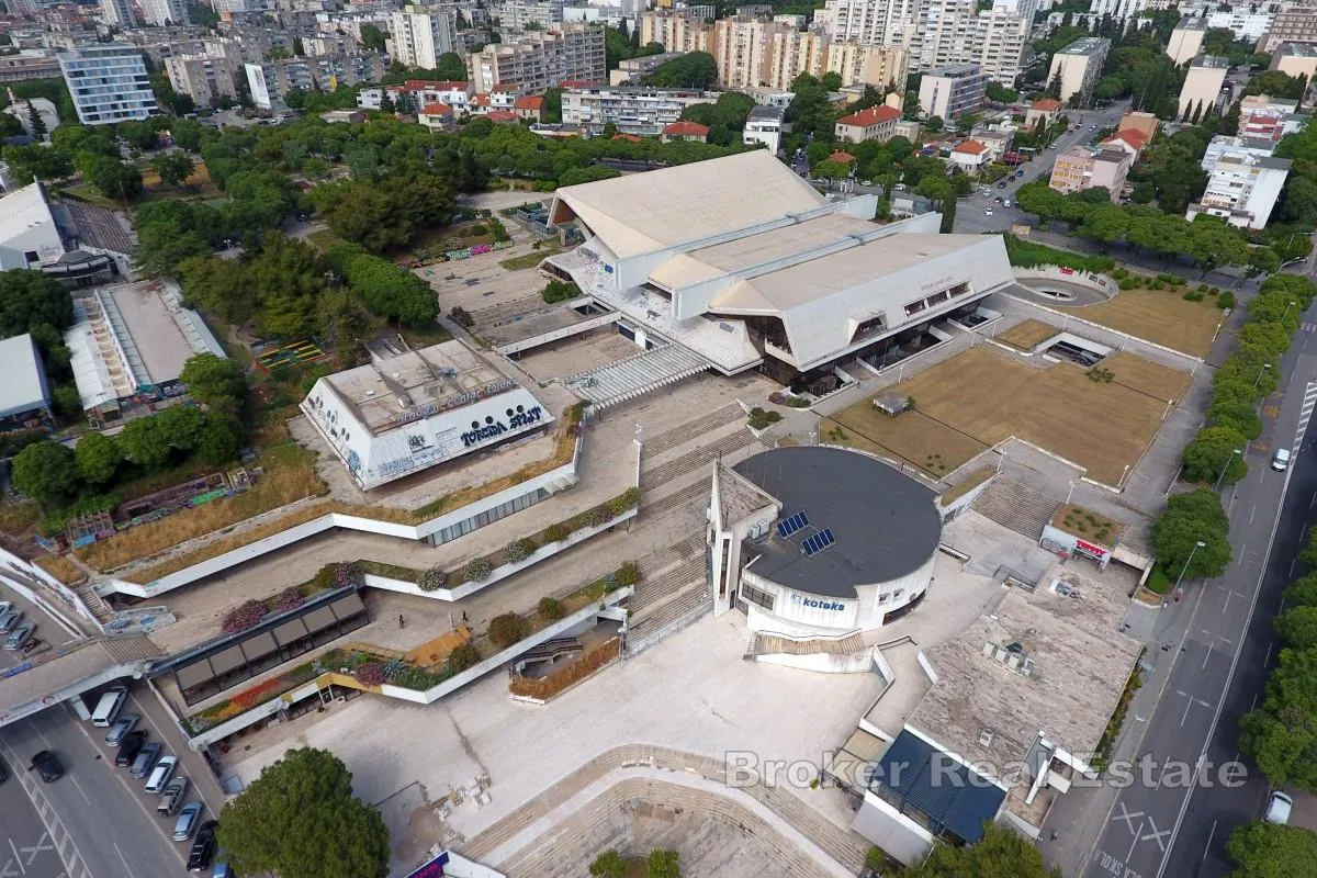 Poslovni prostor s velikim potencijalom, za kompletnu renovaciju - Split