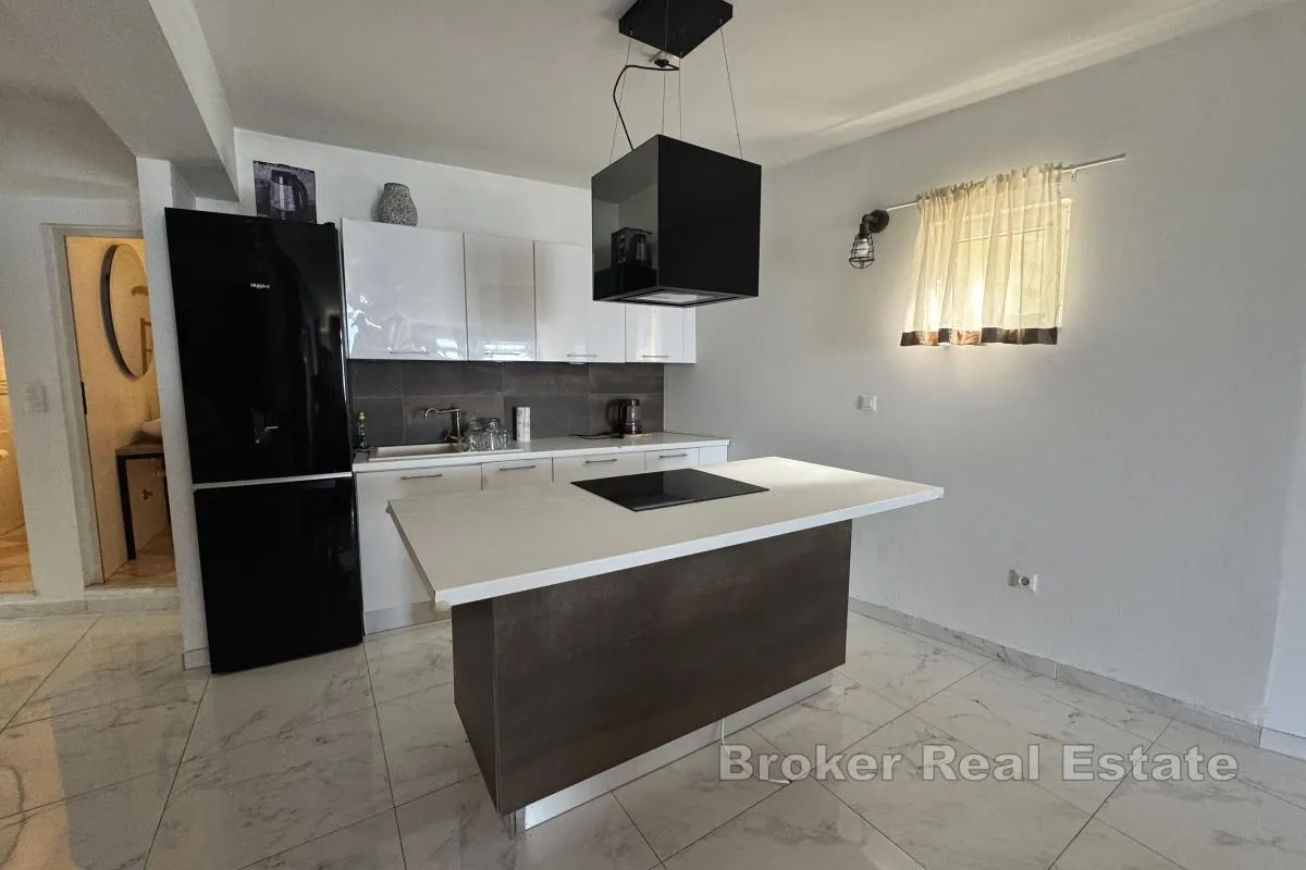 dvosoban apartman s pogledom na more - slika 5