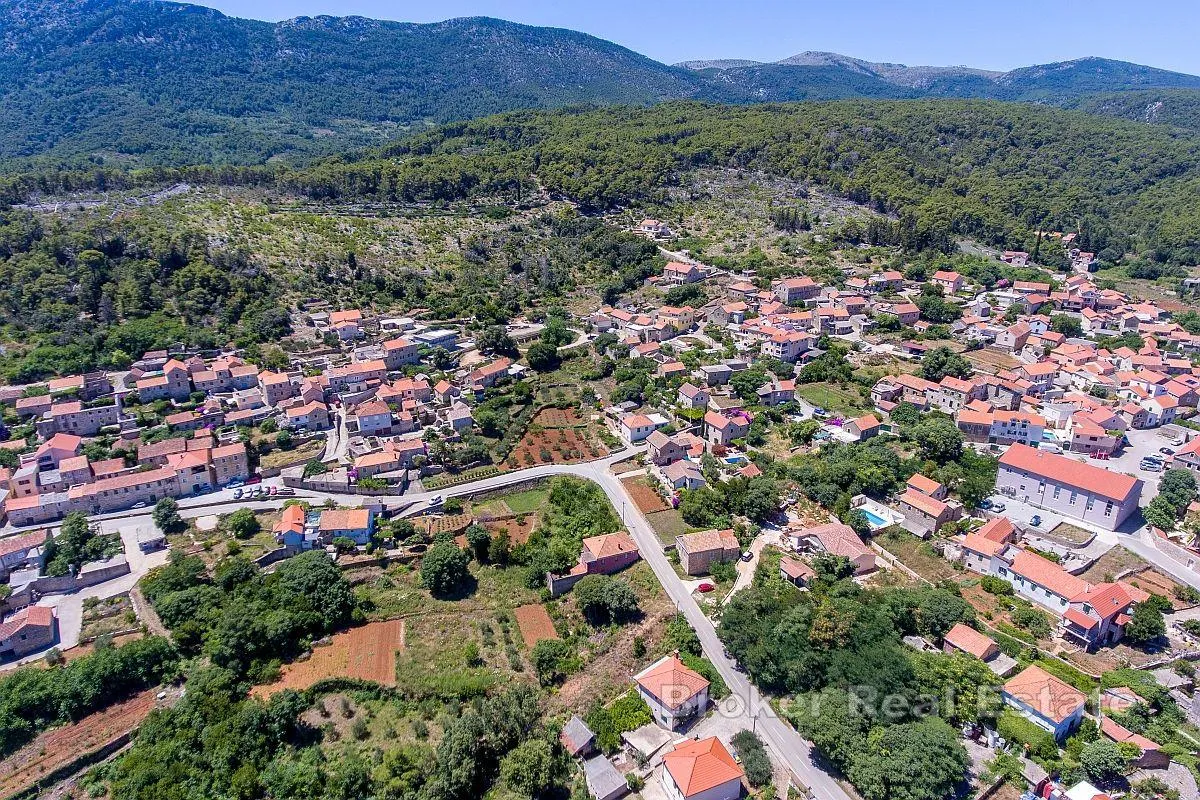 Kamena kuća s dvorištem u atraktivnom mjestu nedaleko od mora - Hvar