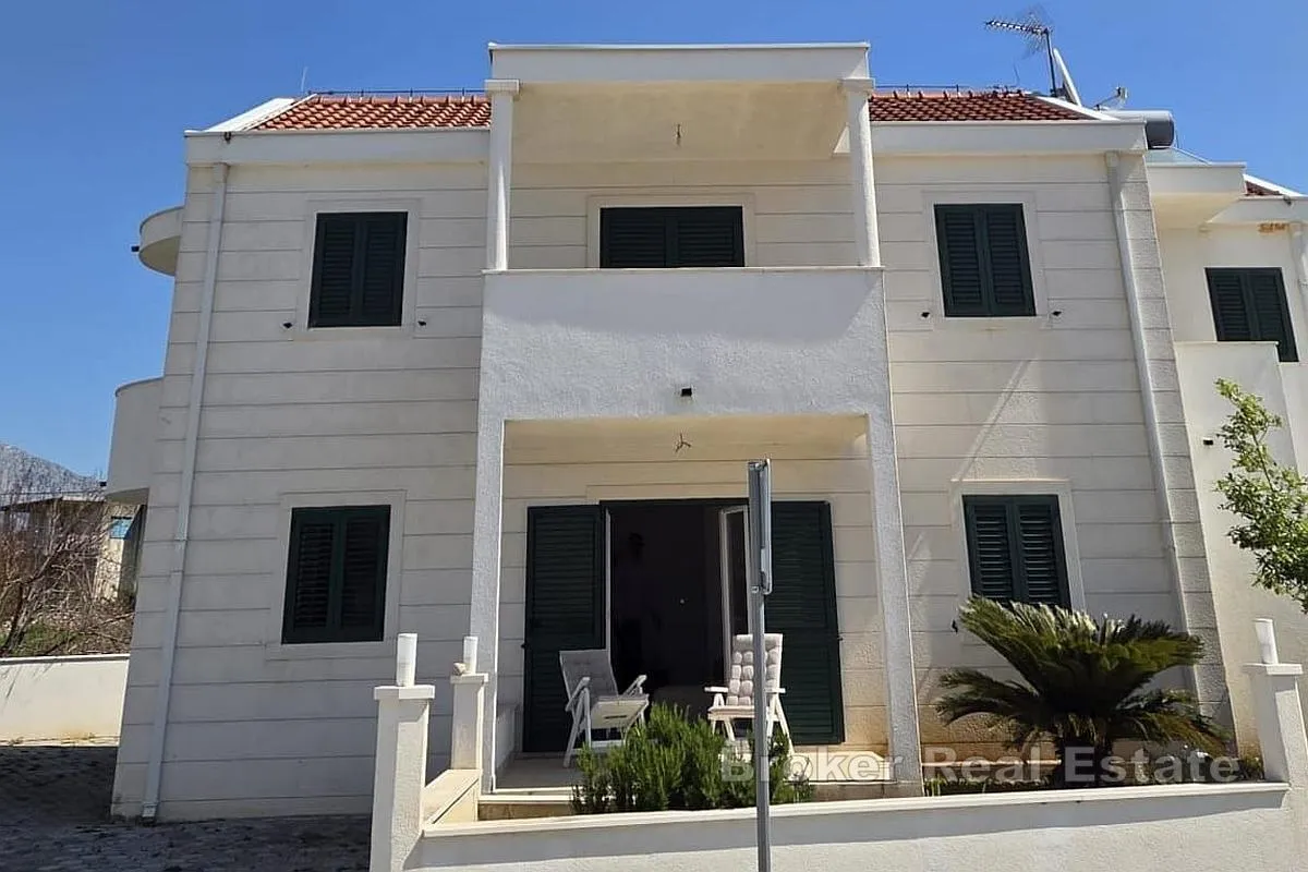 Prostrana kuća u prvom redu do mora - Hvar