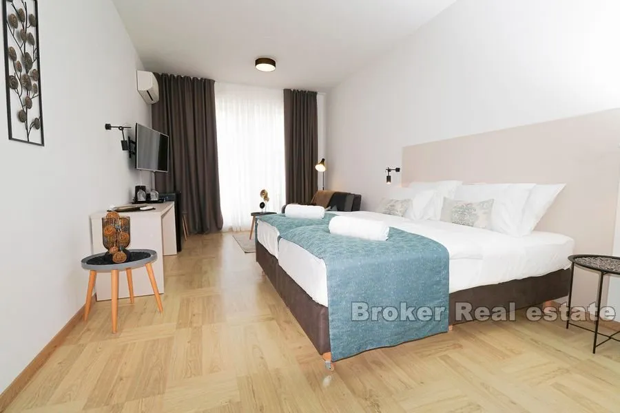 apartmanska kuća sa restoranom - slika 10