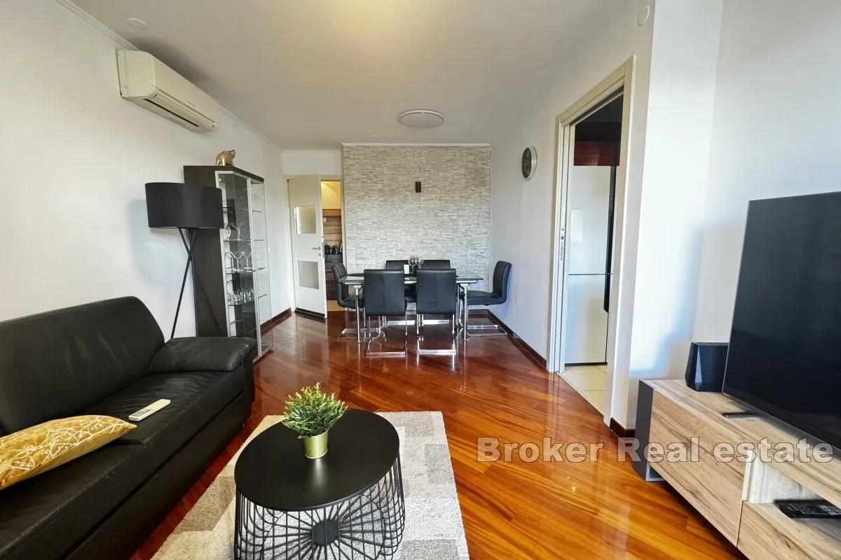 prostran trosoban apartman - slika 2