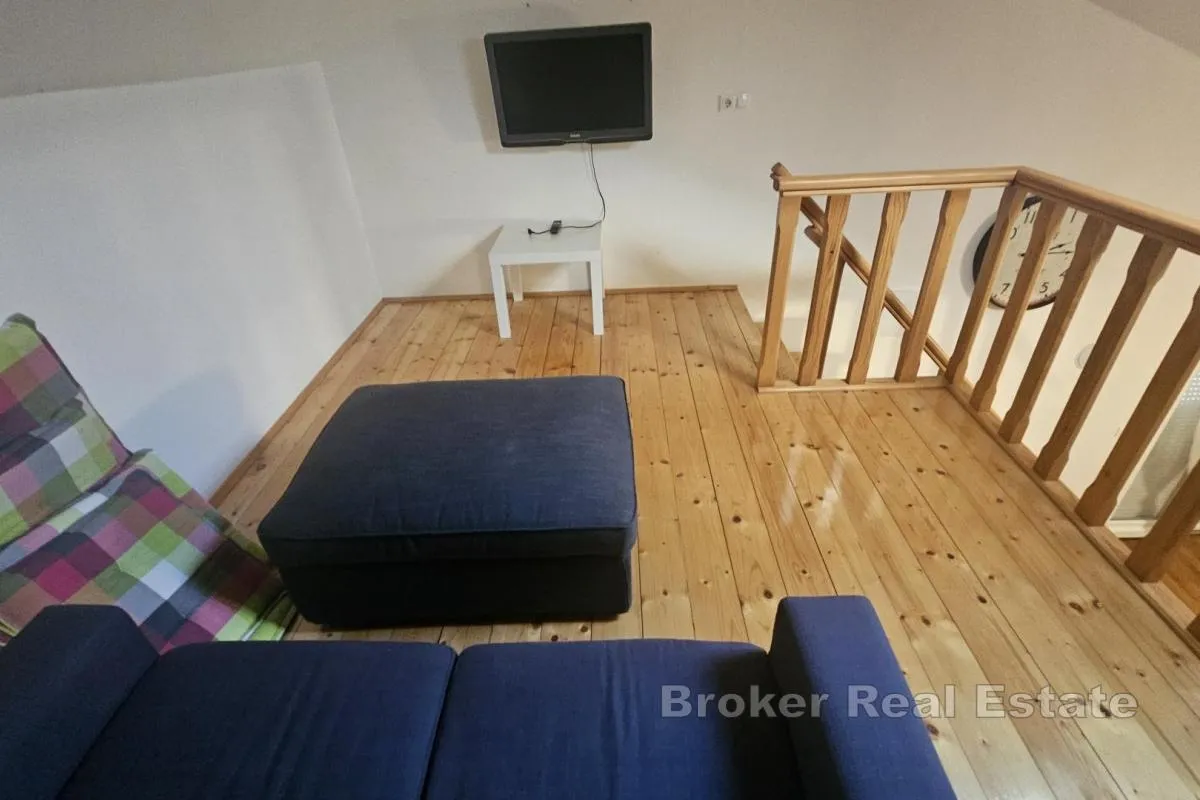 apartman s pogledom na more u mirnoj zoni - slika 9