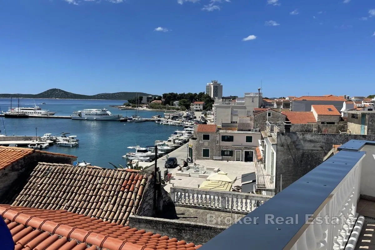 apartmanska kuća u centru grada - slika 12