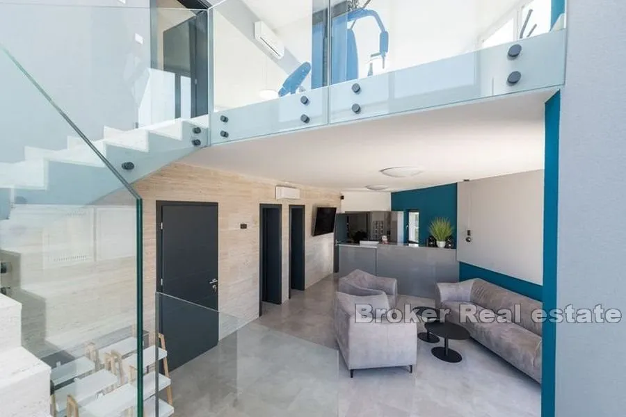atraktivan resort s ukupno 9 vila s bazenom - slika 8