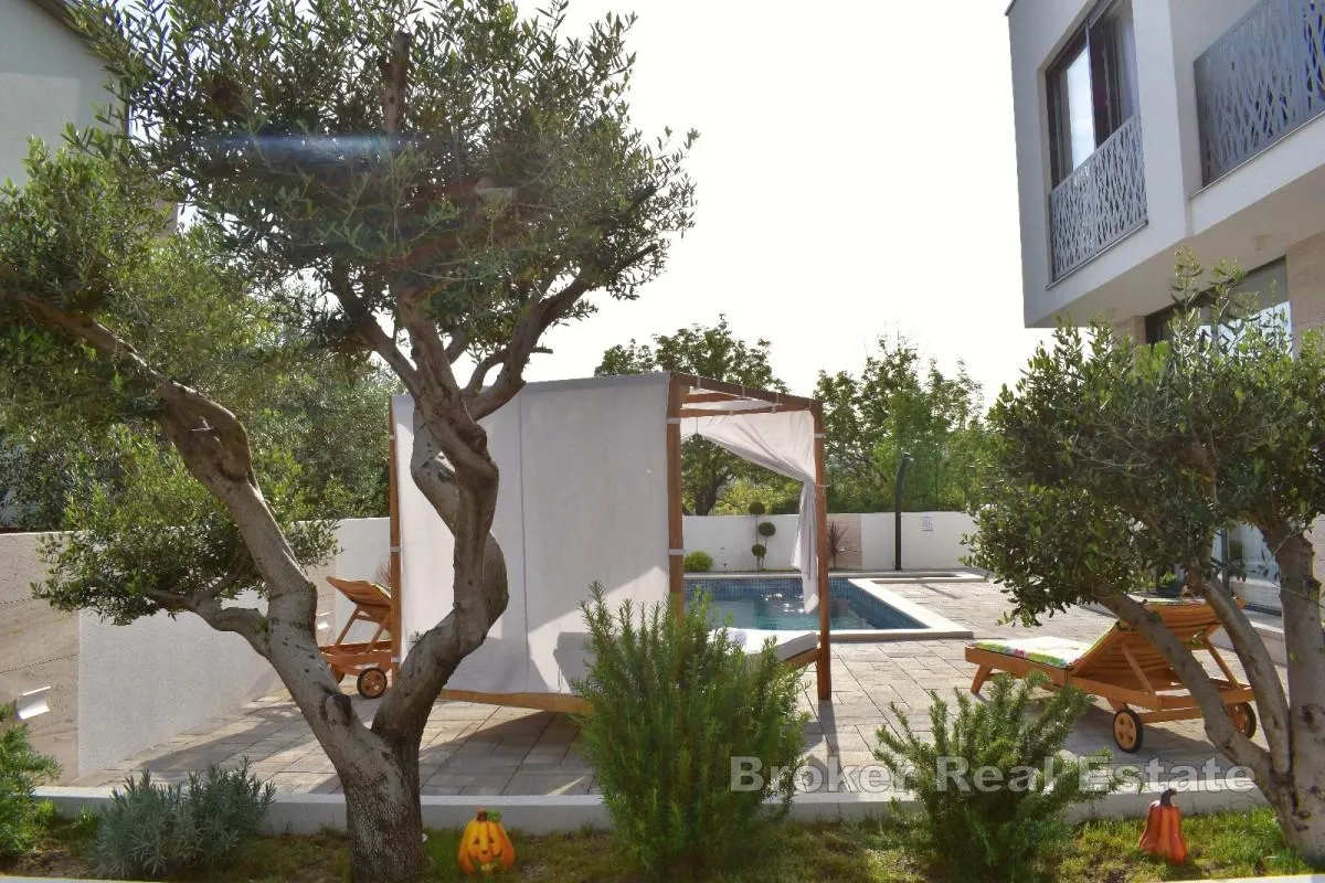 luksuzna vila s bazenom - slika 2