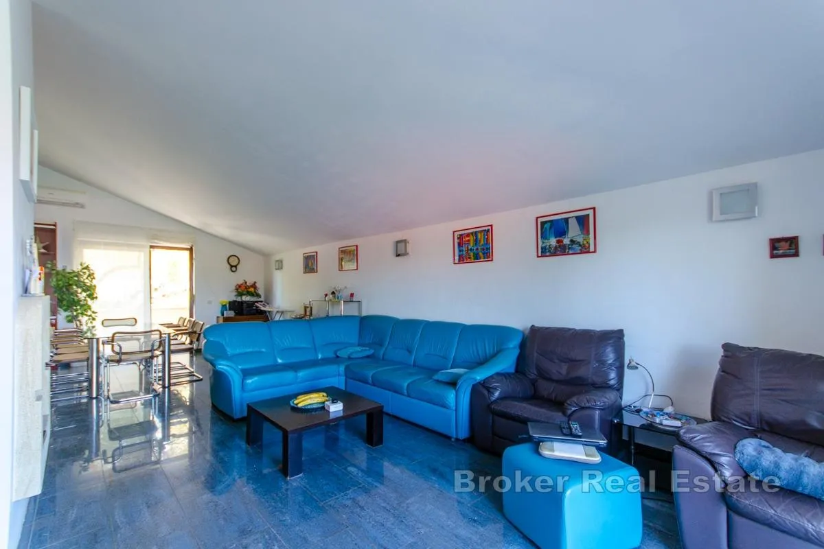 apartmanska kuća s bazenom - slika 4