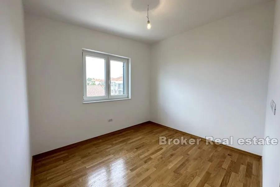 prostrani penthouse s pogledom na more - slika 4