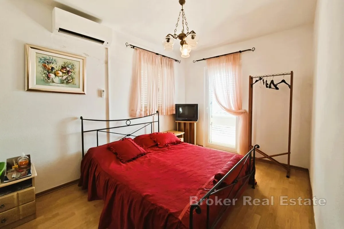 vila s bazenom i maslinikom, 70 m od mora - slika 10