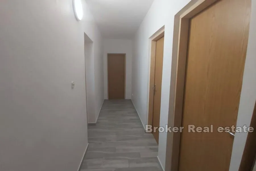trosoban apartman s vrtom i pogledom na more - slika 4