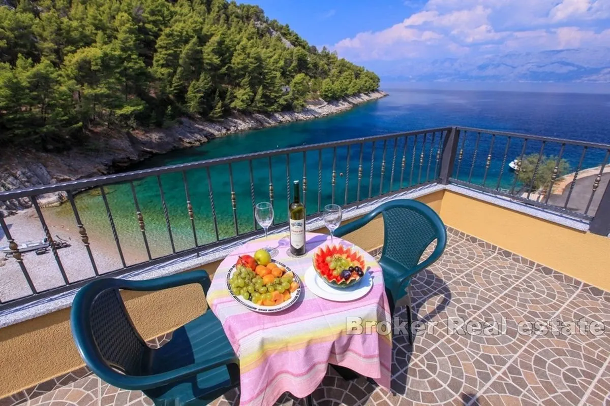 Apartmanska kuća prvi red do mora - Hvar