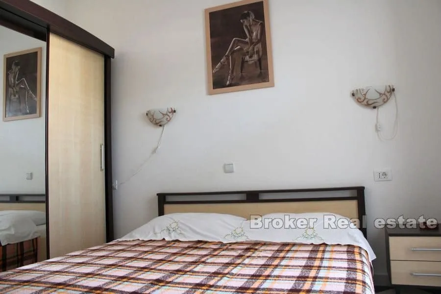 kuća sa bazenom i pogledom na more - slika 7