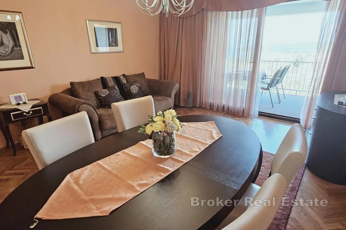 apartman s loggiom i pogledom na more - slika 3