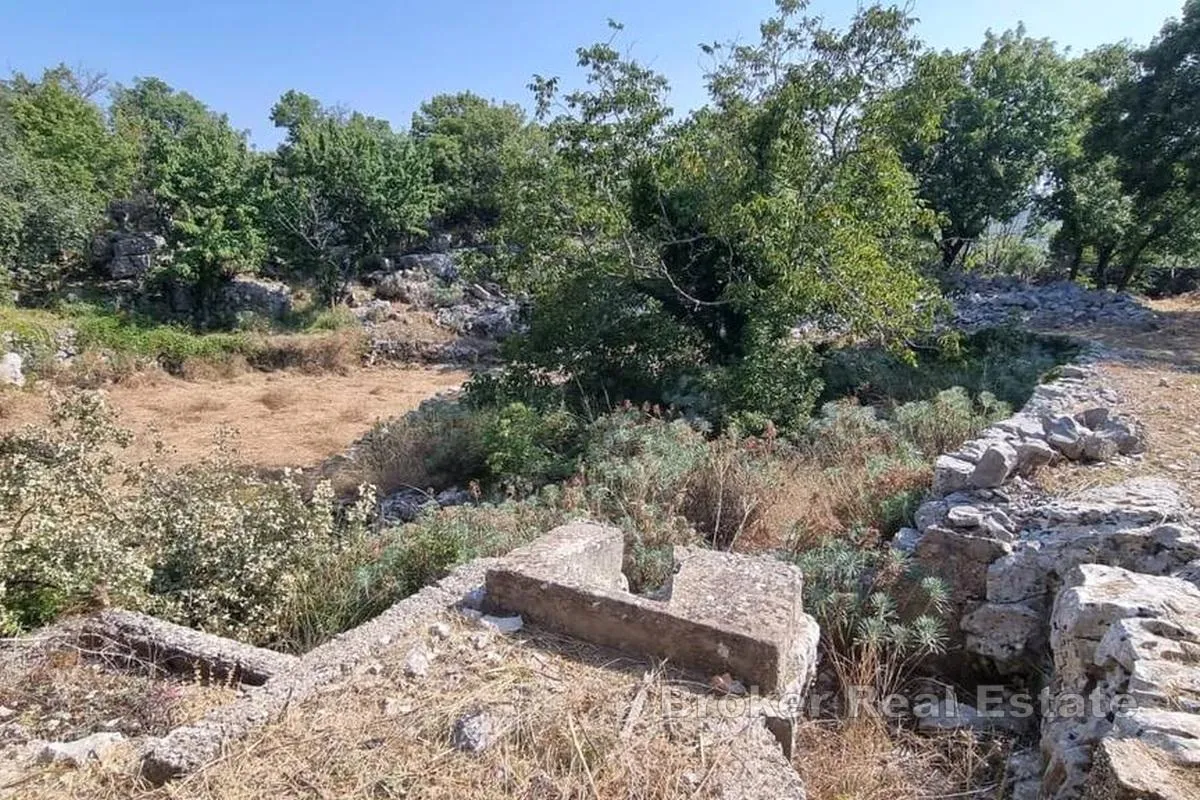 građevinsko zemljište u otočkom naselju - slika 3