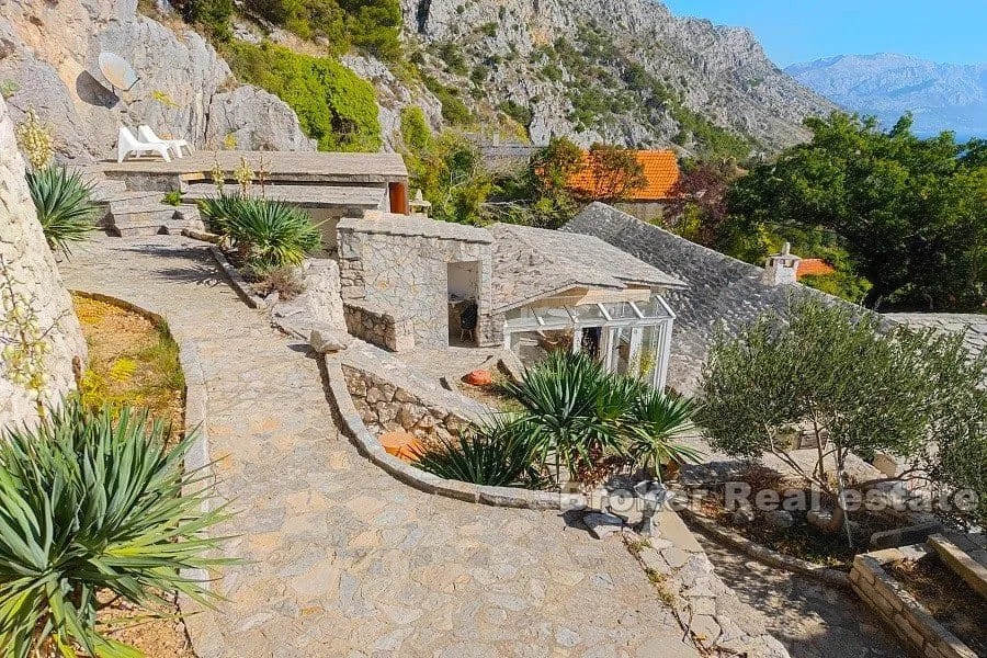 kamene kuće s pogledom na more - slika 2