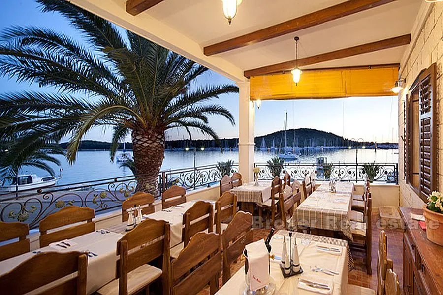 rogoznica, prekrasna kamena kuća s restoranom - slika 6