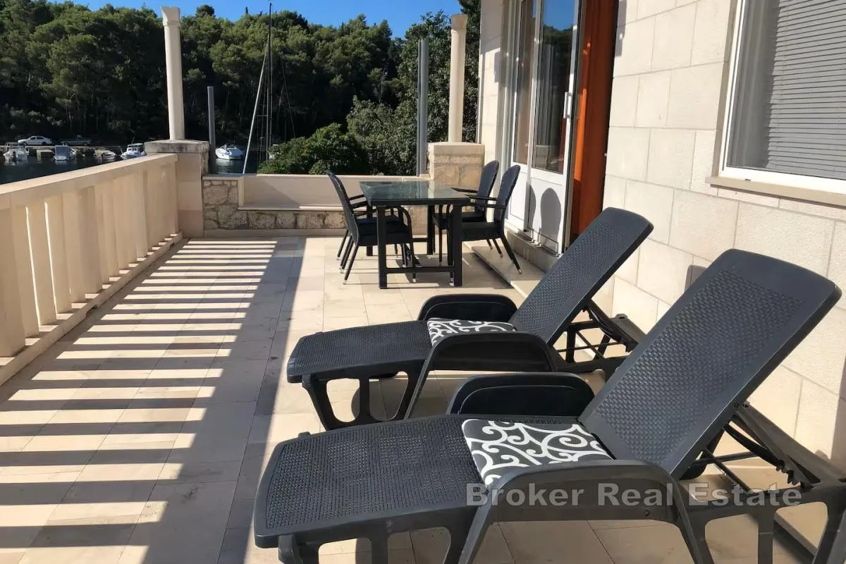 mediteranska vila u kamenu - luksuz na korak do mora - slika 12