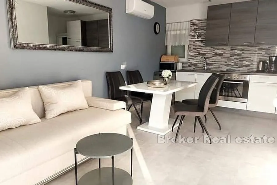 dvojna apartmanska kuća drugi red od mora - slika 7