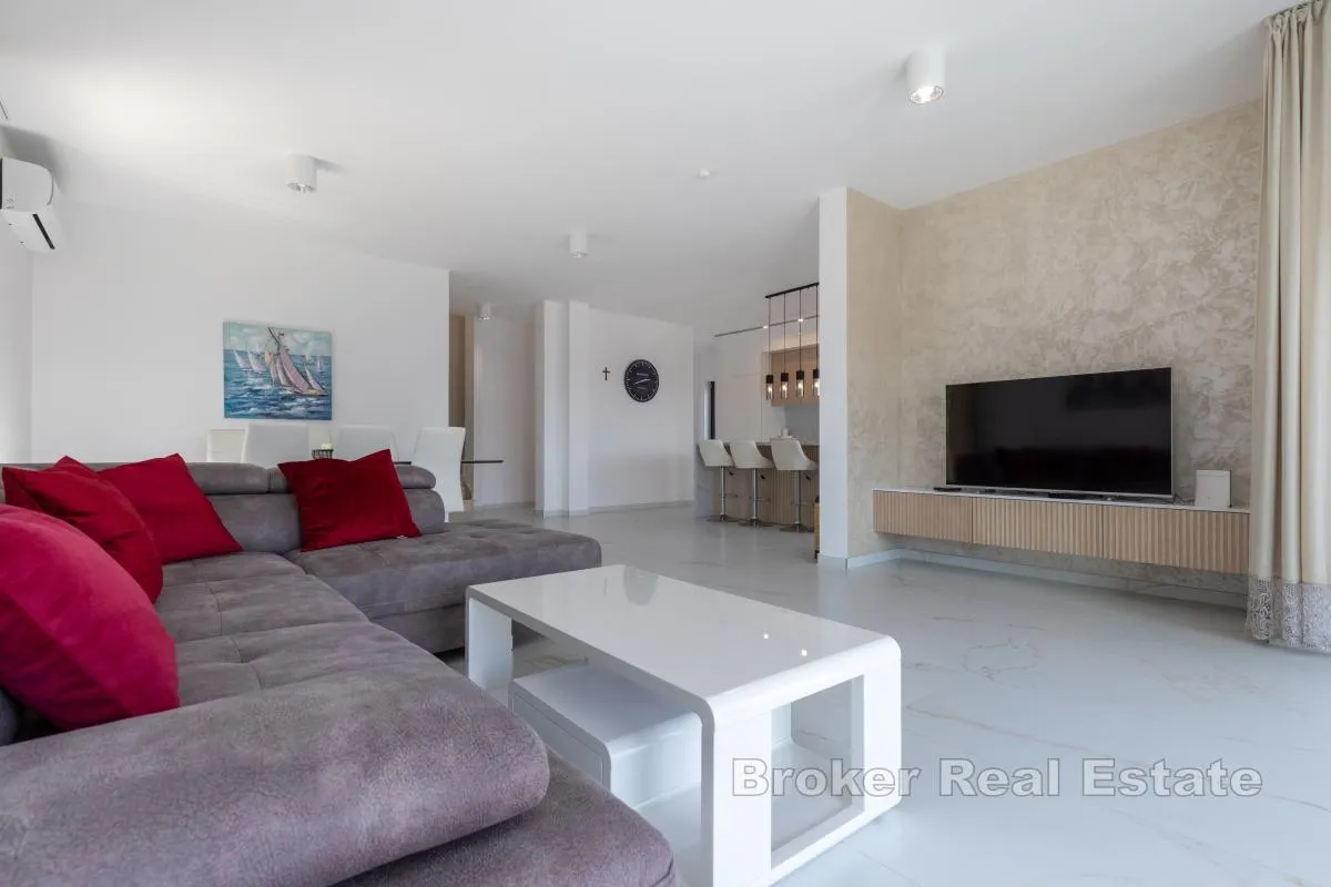 moderna vila s bazenom - slika 6
