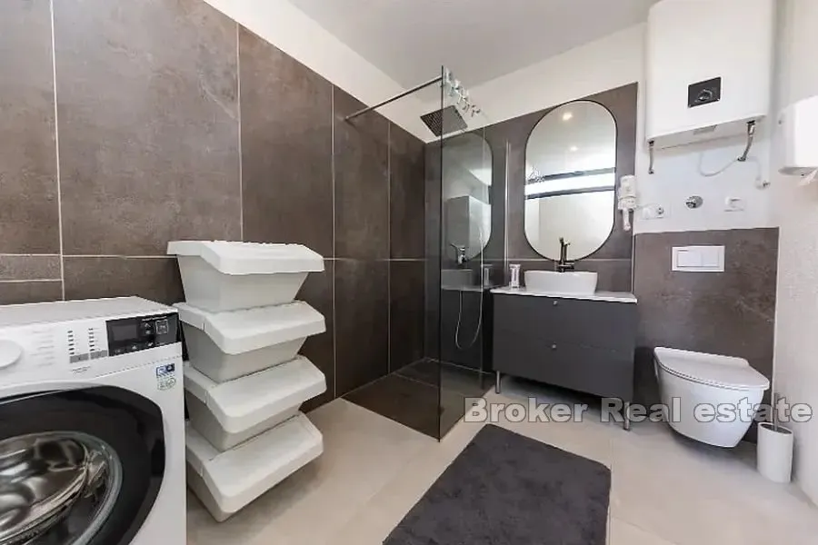 moderan apartman s bazenom - slika 13