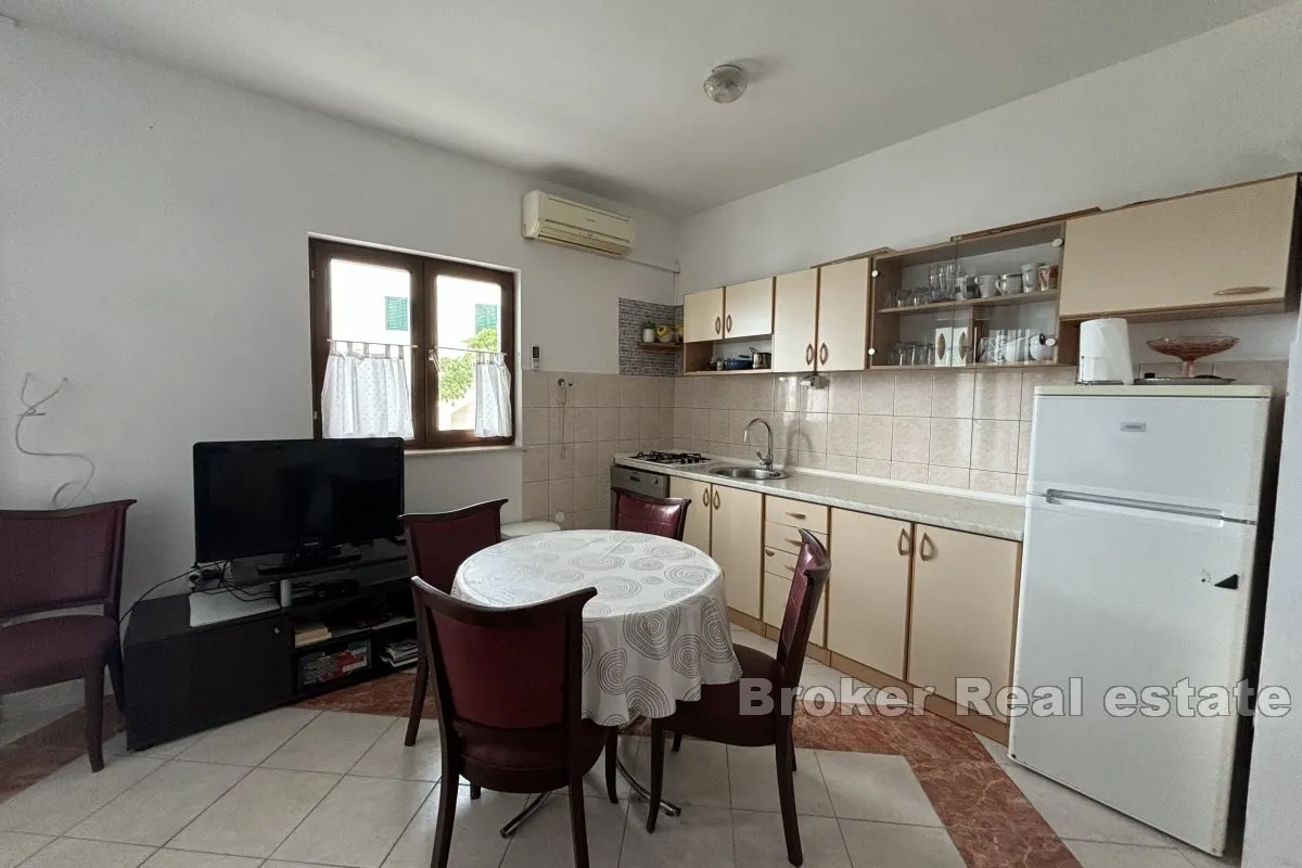 trosoban apartman s pogledom na more - slika 11