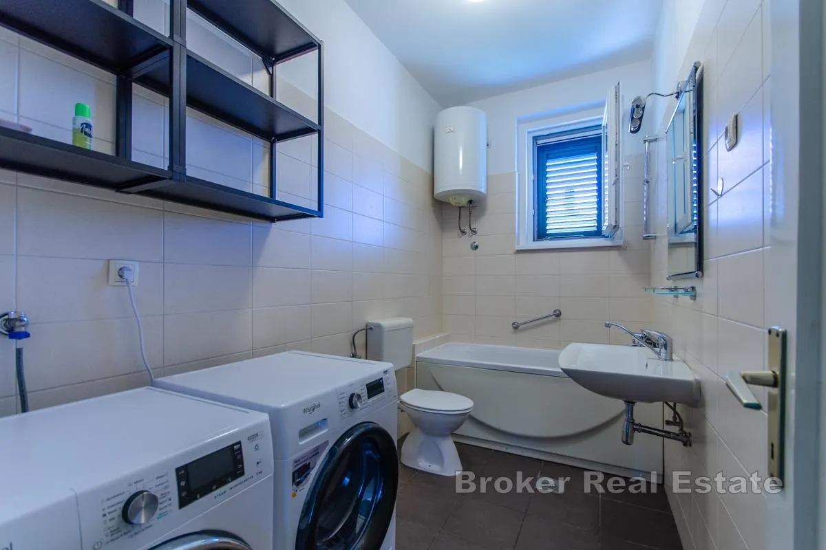 dvosoban apartman s parkingom u samom centru - slika 8
