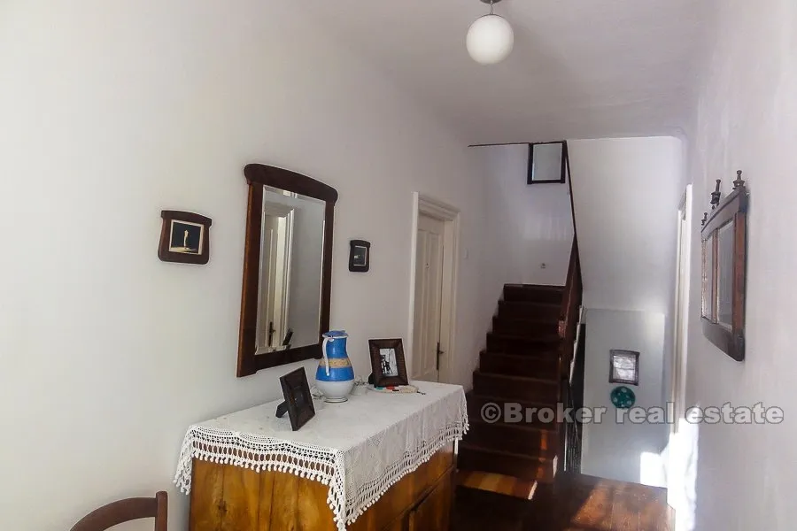 renovirana kamena kuća uz more, na prodaju - slika 12