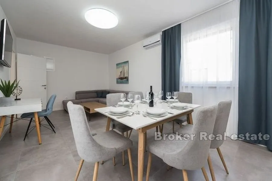 atraktivan resort s ukupno 9 vila s bazenom - slika 12