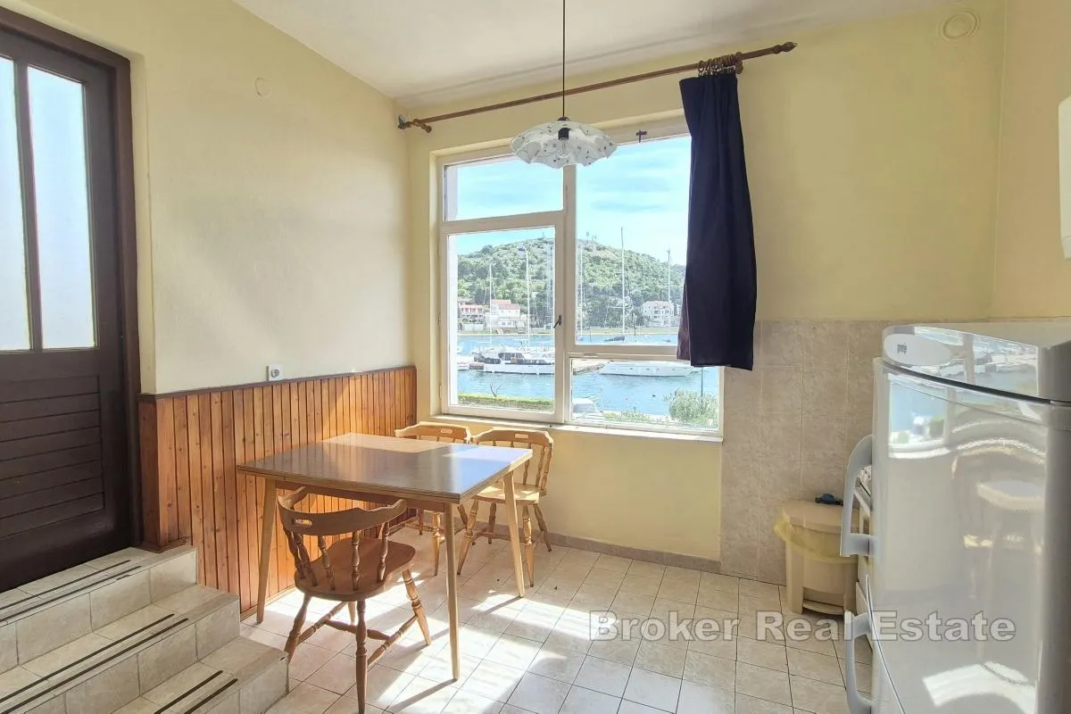 apartmanska kuća u prvom redu do mora - slika 4