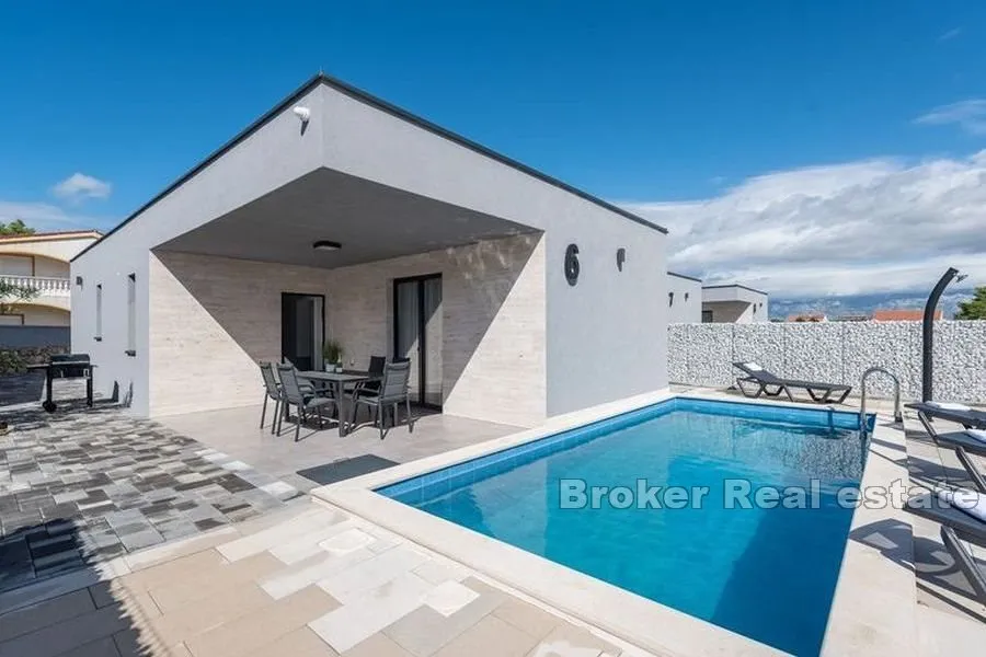 atraktivan resort s ukupno 9 vila s bazenom - slika 2