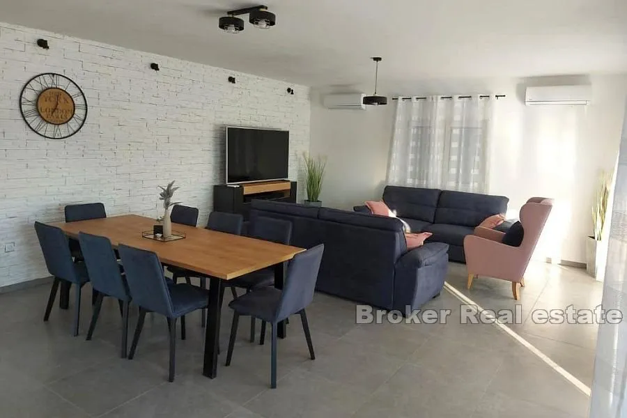 novoizgrađena vila s bazenom - slika 6