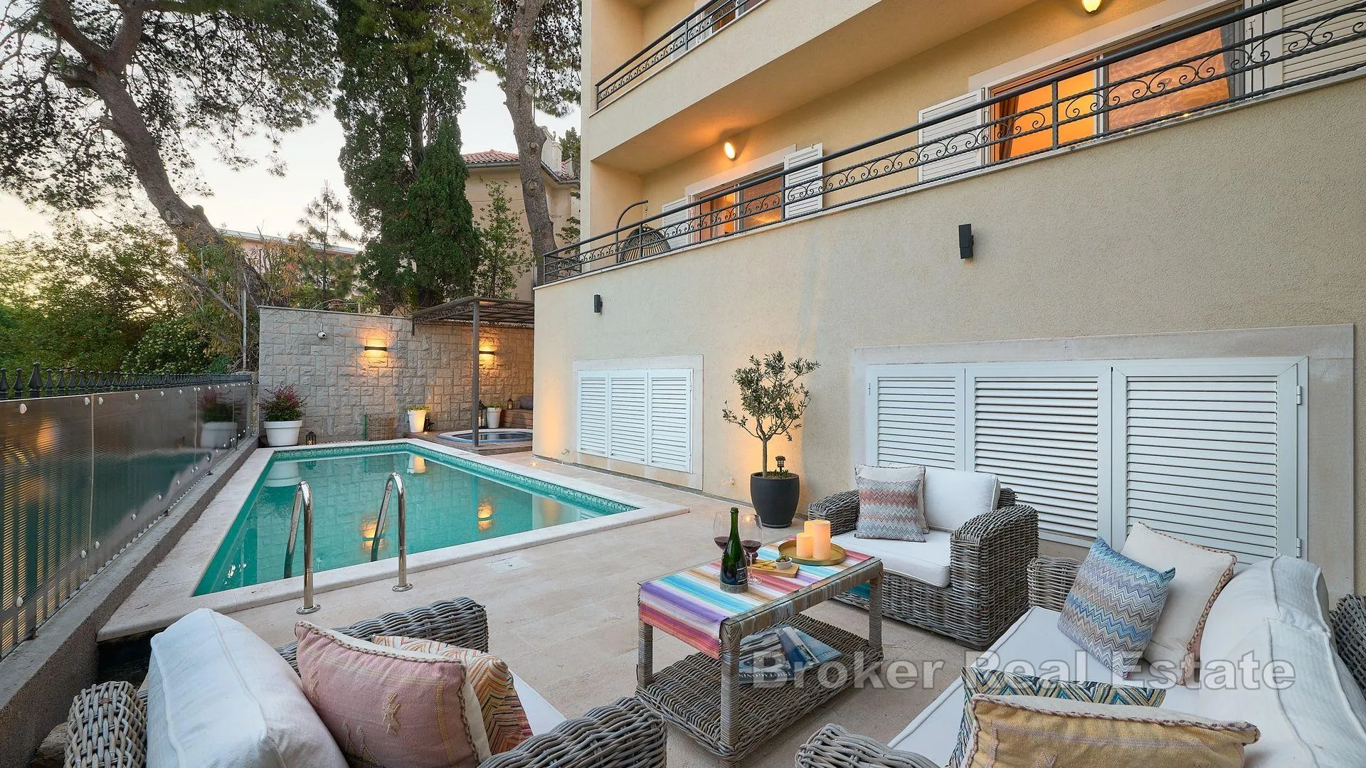 Ekskluzivna vila s bazenom u blizini mora - Split