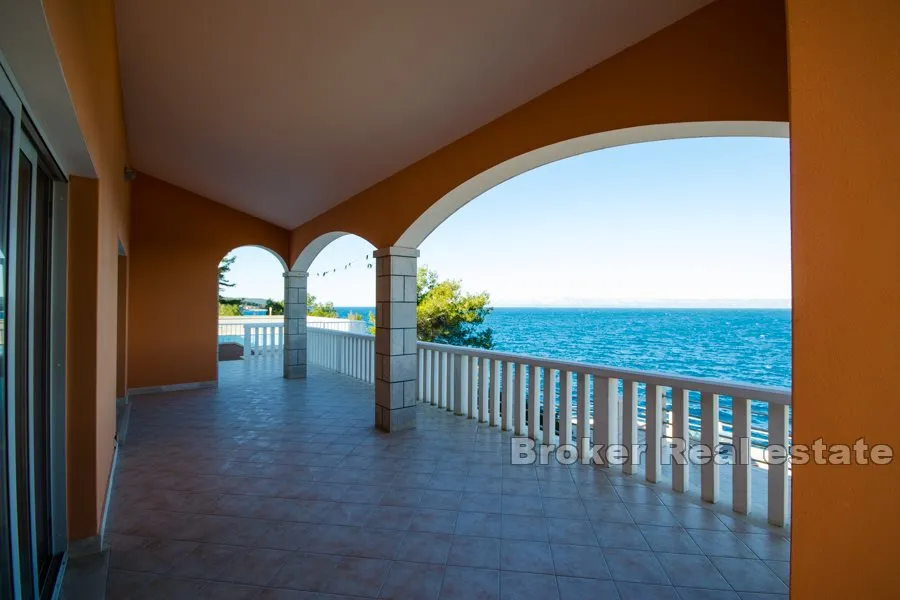 apartmanska kuća prvi red do mora - slika 7