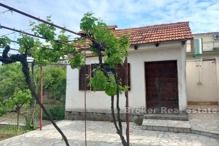 kuća sa velikom okućnicom - slika 13