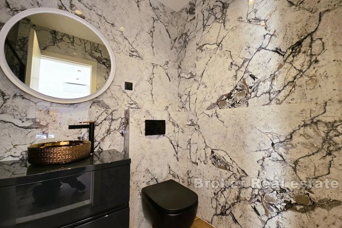 luksuzno uređena vila - slika 8