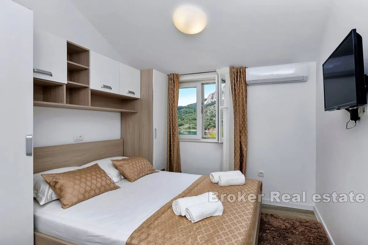 vila s bazenom i pogledom na more - slika 6