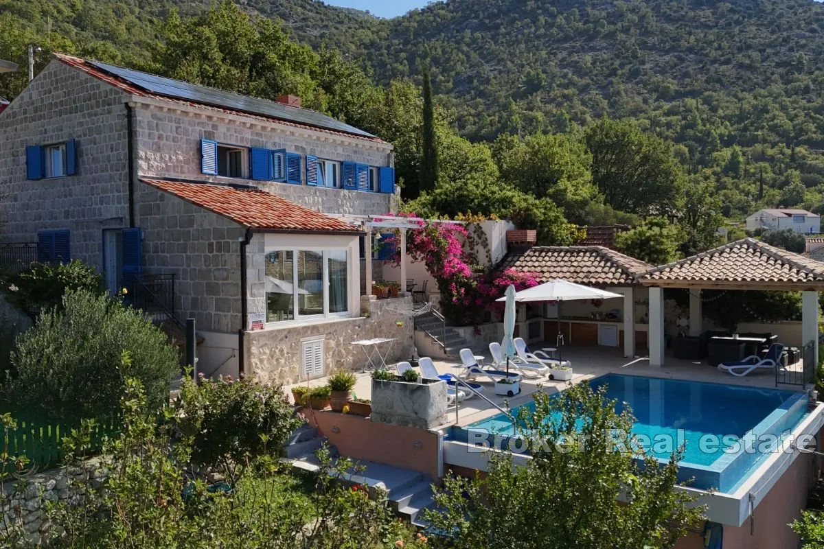 kamena vila s bazenom i očaravajućim pogledom na more - slika 2