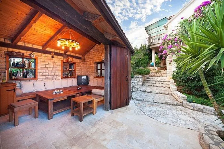 kuća / vila okružena mediteranskim vrtom, za najam - slika 9