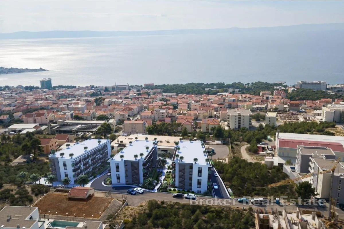 Moderni trosobni apartman u novogradnji s pogledom na obalu - Makarska