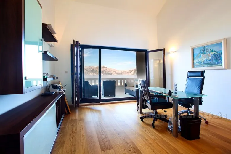 villa smješten u lijepoj uvali, na prodaju - slika 8