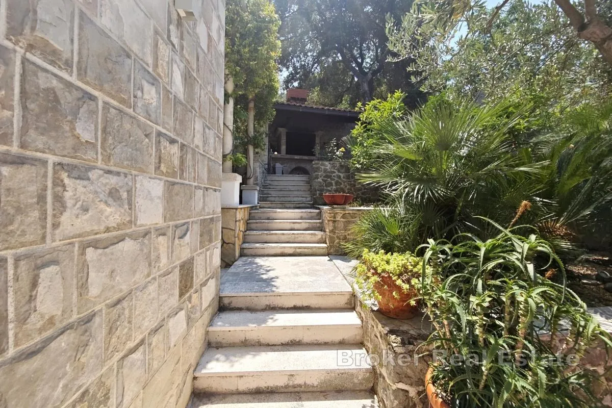 kamena vila s bazenom i pogledom na more - slika 19