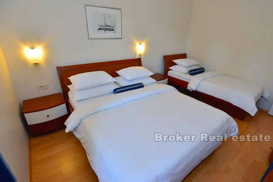 apartmanski objekt s restoranom prvi red do mora - slika 10