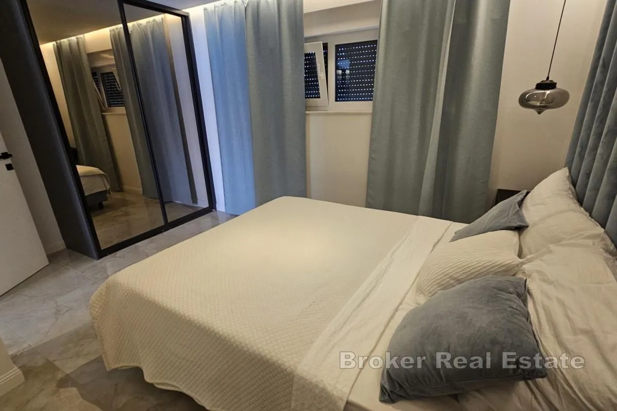 moderan apartman s okućnicom i bazenom - slika 6