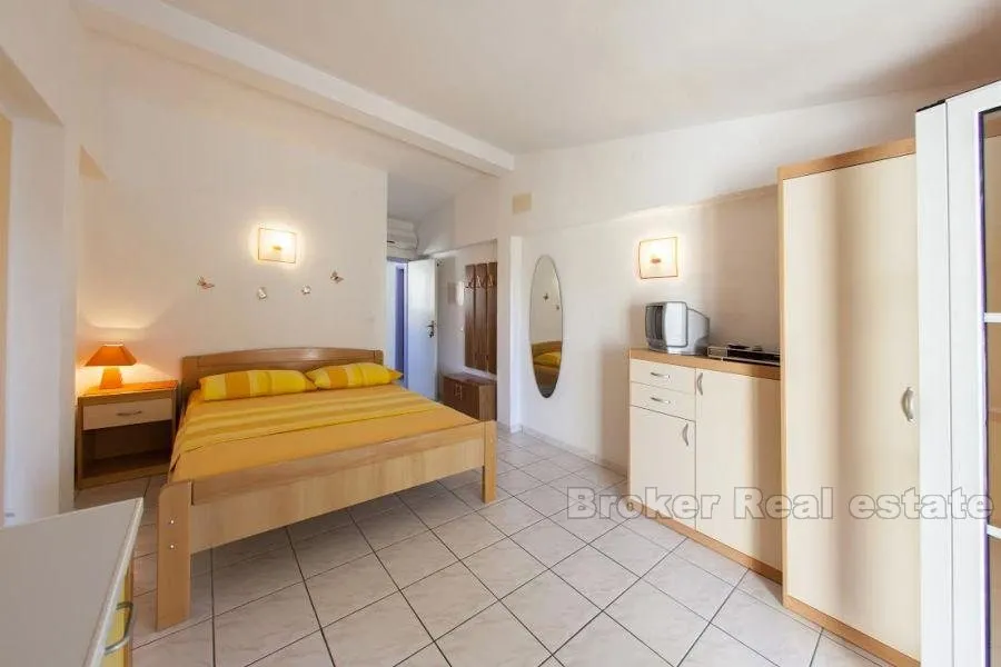 apartmanska kuća, na prodaju - slika 10