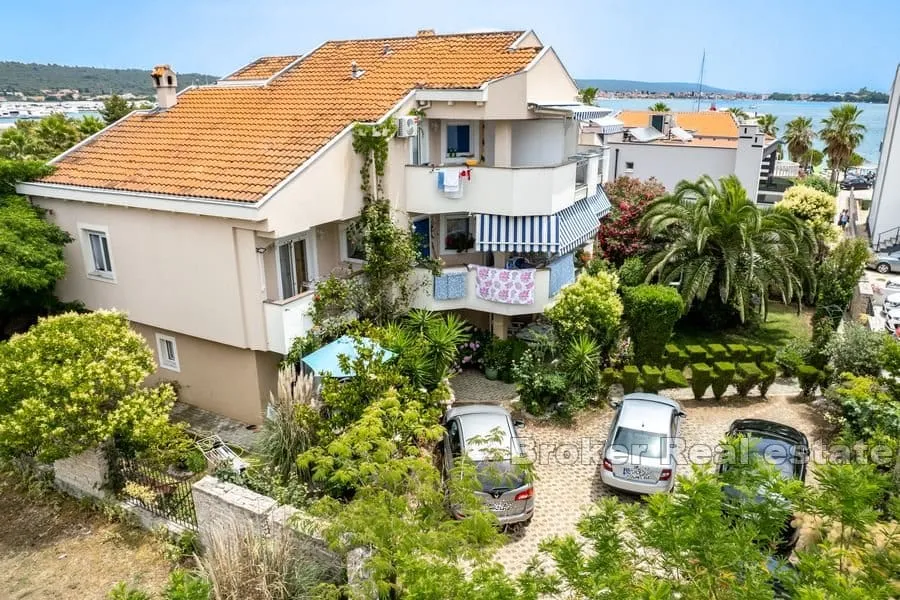 apartmanska kuća blizu mora - slika 1