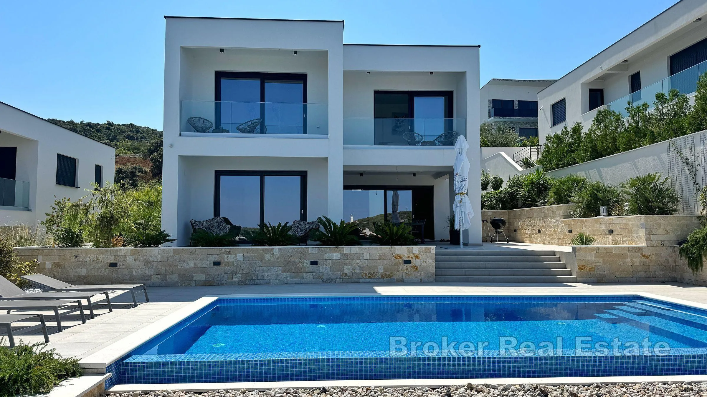 novoizgrađena vila s otvorenim pogledom na more - slika 3