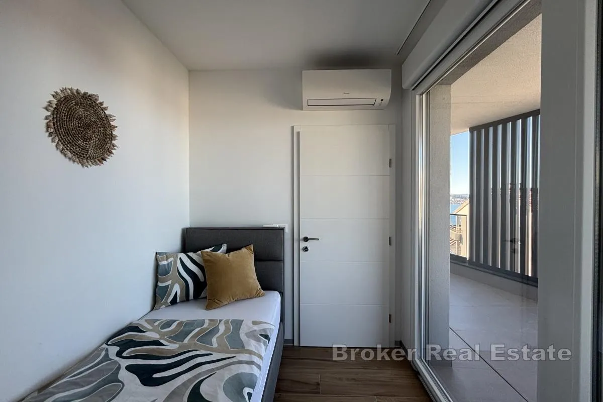 dvosoban penthouse stan s pogledom na more i krovnom terasom - slika 12