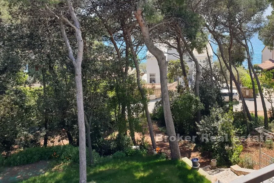 apartmanska kuća u drugom redu od mora - slika 4