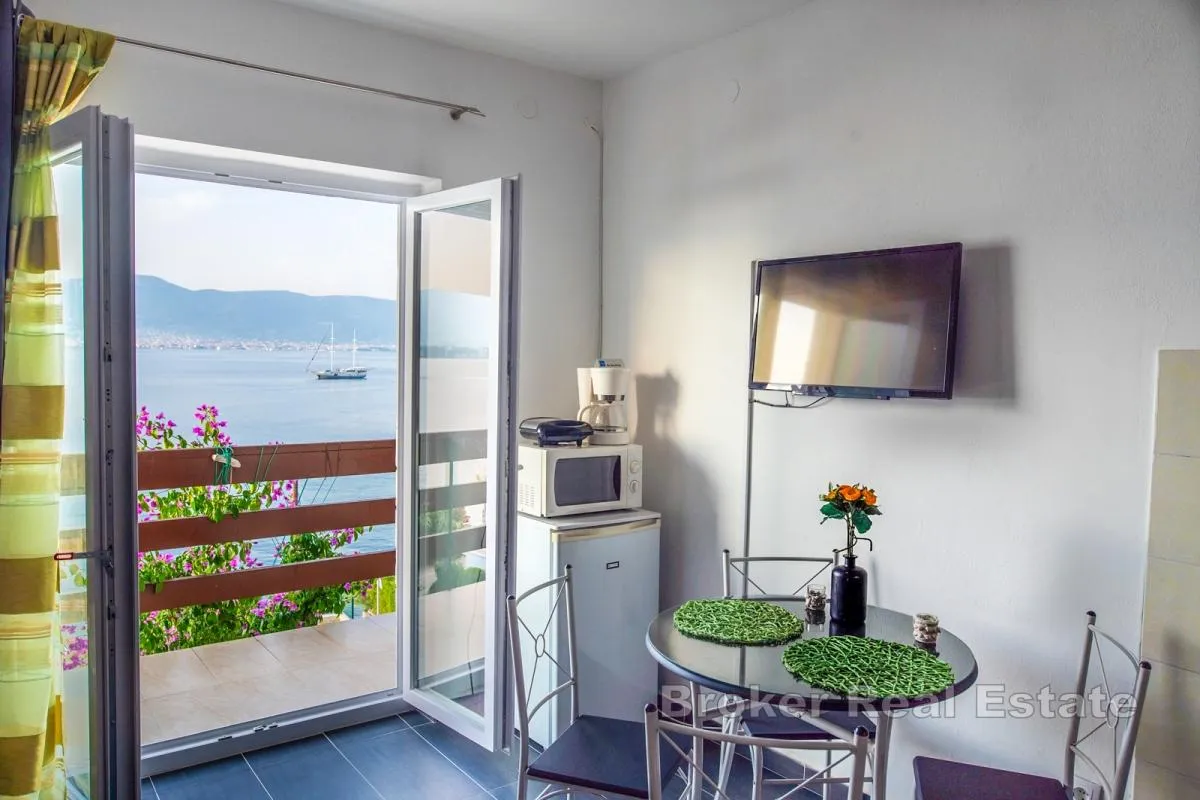 dvojna apartmanska kuća u prvom redu do mora - slika 12