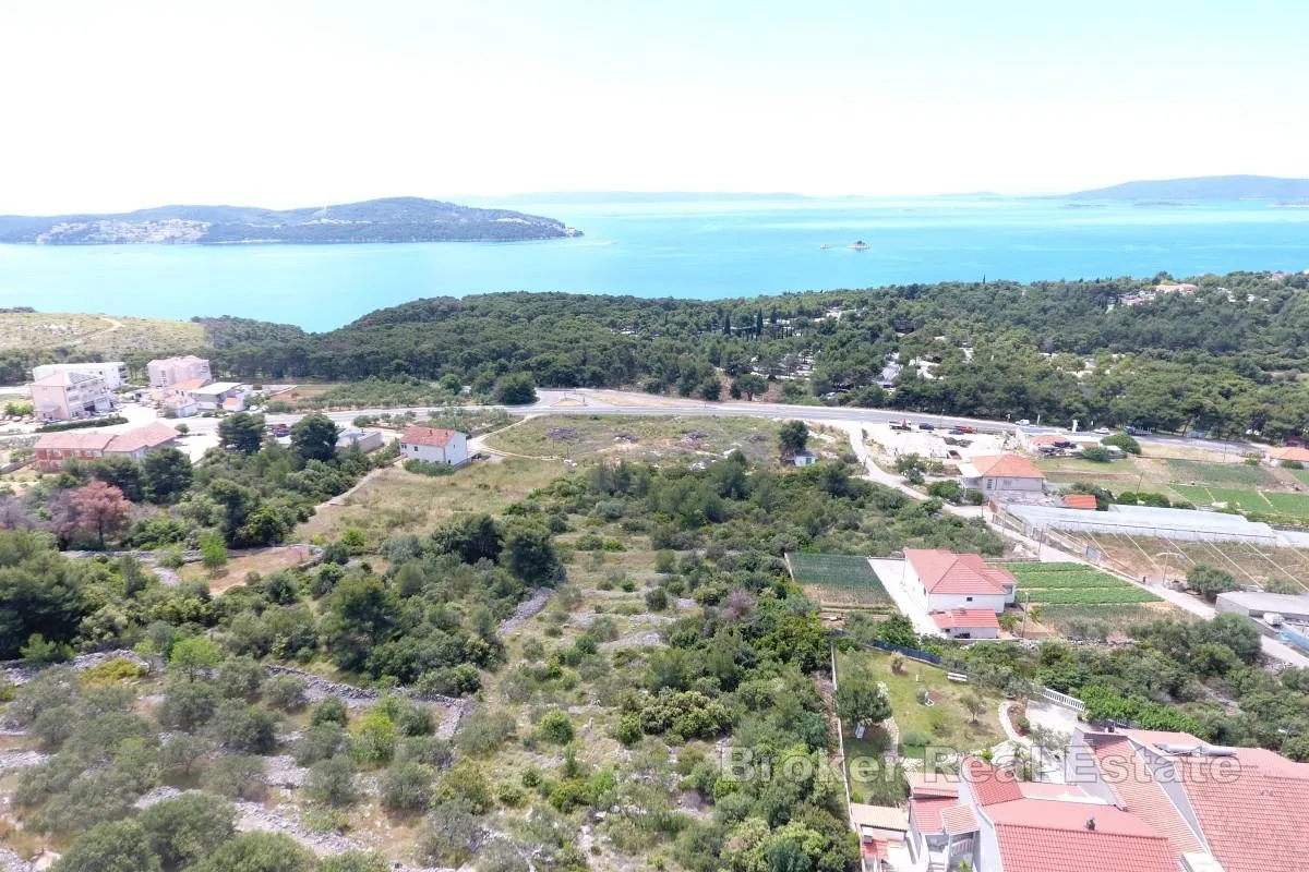 Vrhunsko građevinsko zemljište s pogledom na more - Trogir